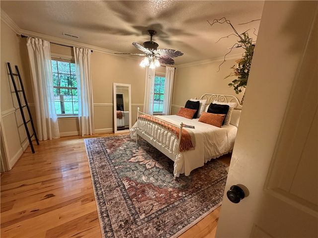 232 Hunters Drive, Walhalla, SC 29691