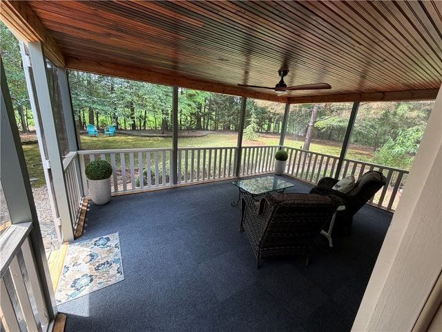 232 Hunters Drive, Walhalla, SC 29691