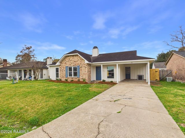 122 Pebble Beach Drive, Youngsville, LA 70592