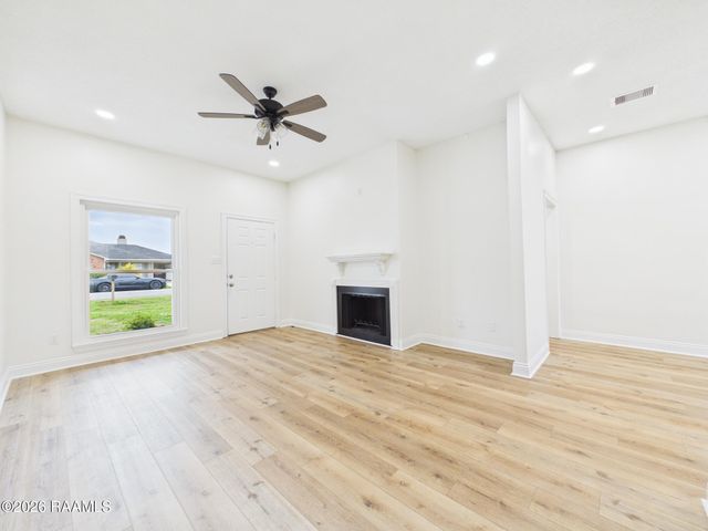 122 Pebble Beach Drive, Youngsville, LA 70592