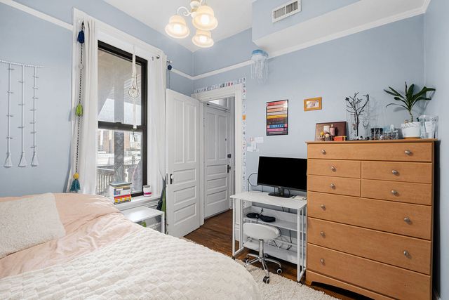 3551 N Reta Avenue 2, Chicago, IL 60657