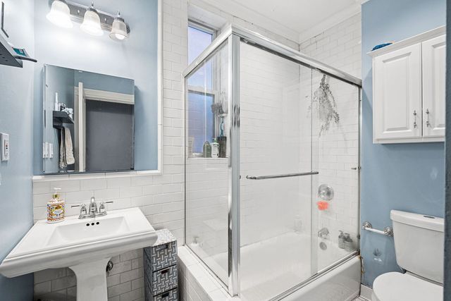 3551 N Reta Avenue 2, Chicago, IL 60657