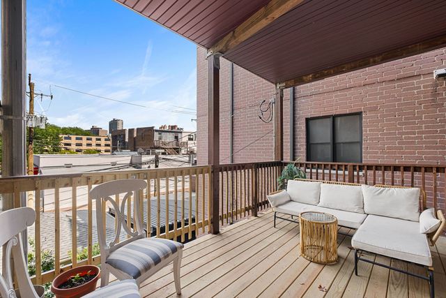 3551 N Reta Avenue 2, Chicago, IL 60657
