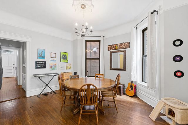 3551 N Reta Avenue 2, Chicago, IL 60657
