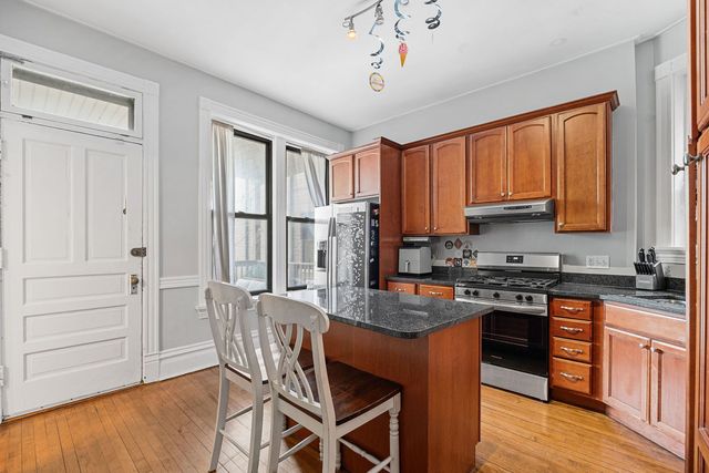 3551 N Reta Avenue 2, Chicago, IL 60657