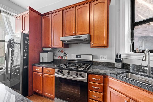 3551 N Reta Avenue 2, Chicago, IL 60657