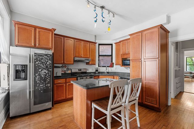 3551 N Reta Avenue 2, Chicago, IL 60657
