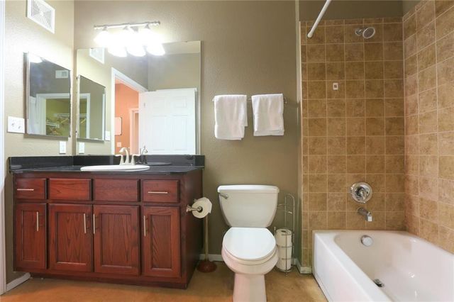 910 W 25th ST 302, Austin, TX 78705