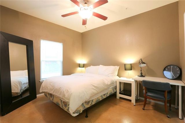 910 W 25th ST 302, Austin, TX 78705