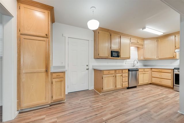 1104 Trinity View Street, Irving, TX 75060