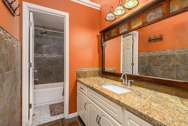 3203 N 157th Terrace, Basehor, KS 66007