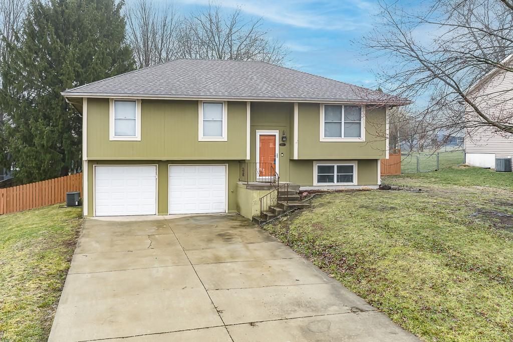 3203 N 157th Terrace, Basehor, KS 66007