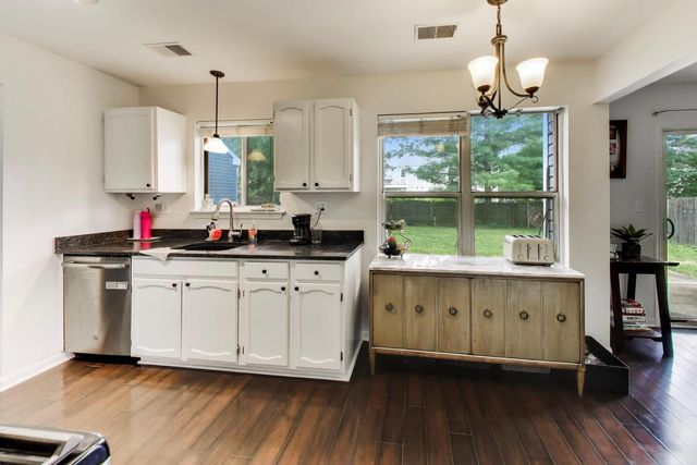 1240 Huntington Drive, Mundelein, IL 60060