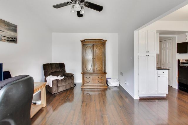 1240 Huntington Drive, Mundelein, IL 60060