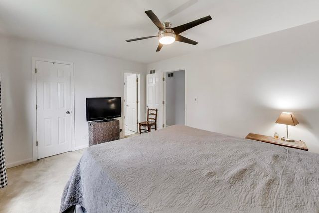 1240 Huntington Drive, Mundelein, IL 60060