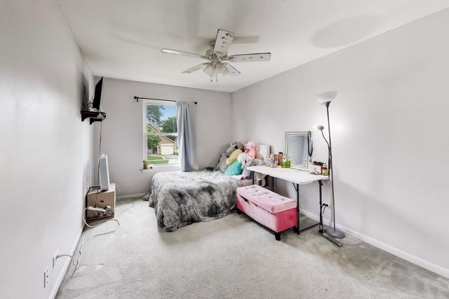 1240 Huntington Drive, Mundelein, IL 60060