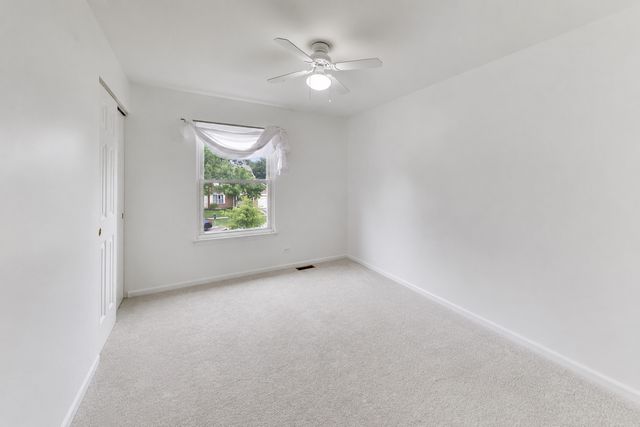 1240 Huntington Drive, Mundelein, IL 60060