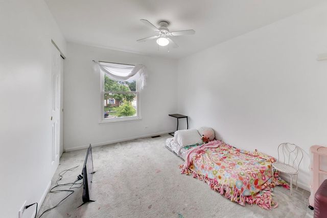 1240 Huntington Drive, Mundelein, IL 60060