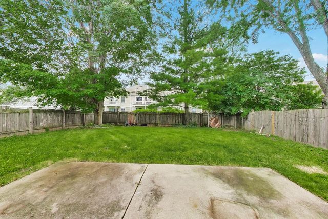 1240 Huntington Drive, Mundelein, IL 60060