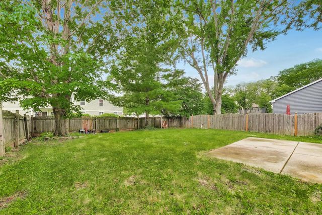 1240 Huntington Drive, Mundelein, IL 60060