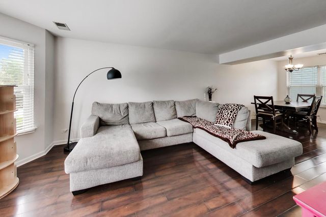 1240 Huntington Drive, Mundelein, IL 60060