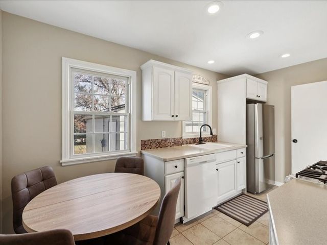 3533 27th Place, Des Moines, IA 50310