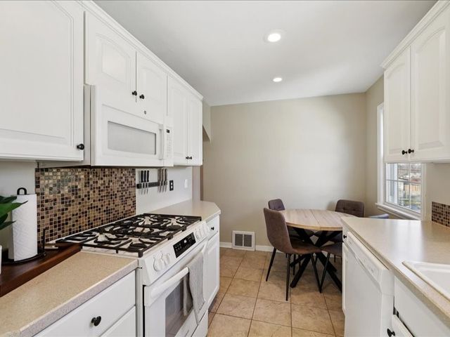 3533 27th Place, Des Moines, IA 50310