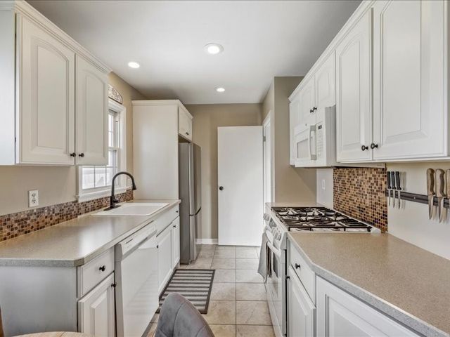 3533 27th Place, Des Moines, IA 50310