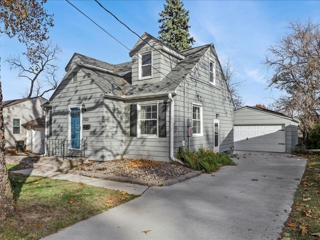 3533 27th Place, Des Moines, IA 50310