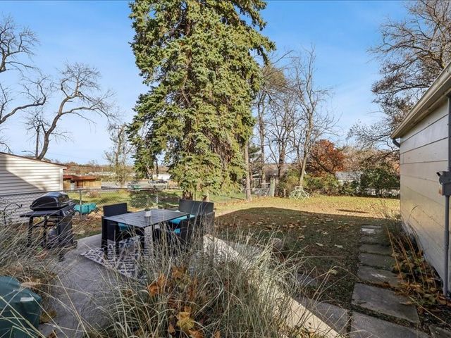 3533 27th Place, Des Moines, IA 50310