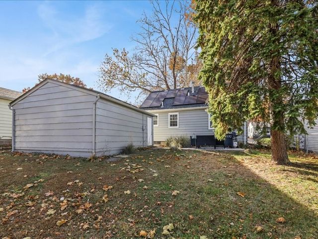 3533 27th Place, Des Moines, IA 50310