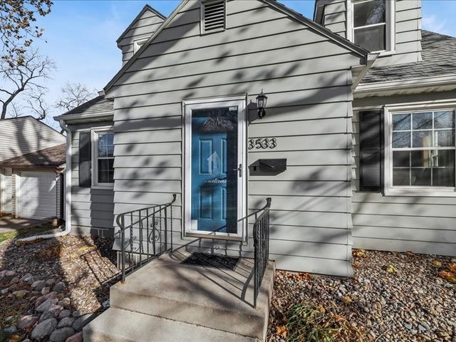 3533 27th Place, Des Moines, IA 50310