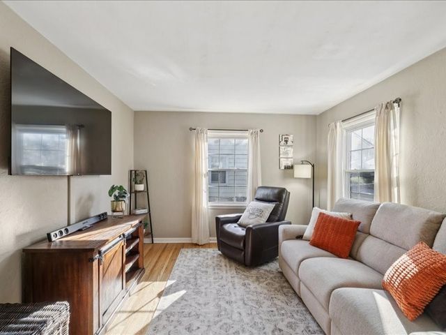 3533 27th Place, Des Moines, IA 50310