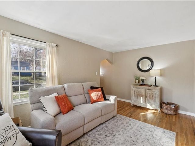 3533 27th Place, Des Moines, IA 50310