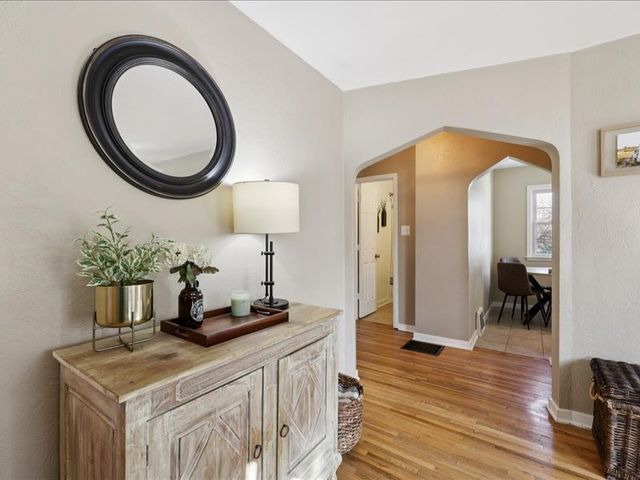 3533 27th Place, Des Moines, IA 50310