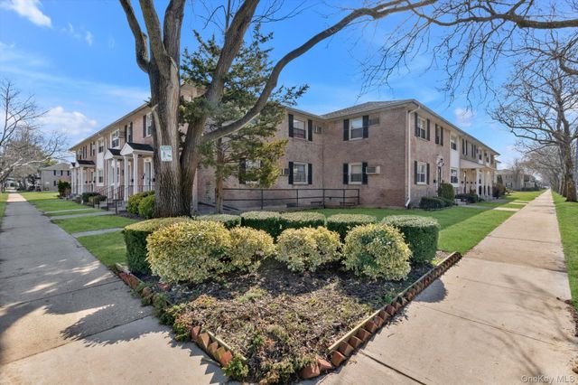 8105 268th Street 228A, New Hyde Park, NY 11040