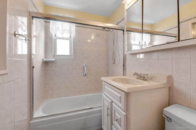 8105 268th Street 228A, New Hyde Park, NY 11040