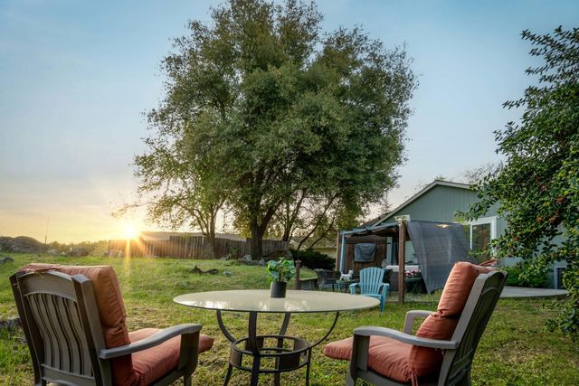 14931 Sun Forest Dr, Penn Valley, CA 95946