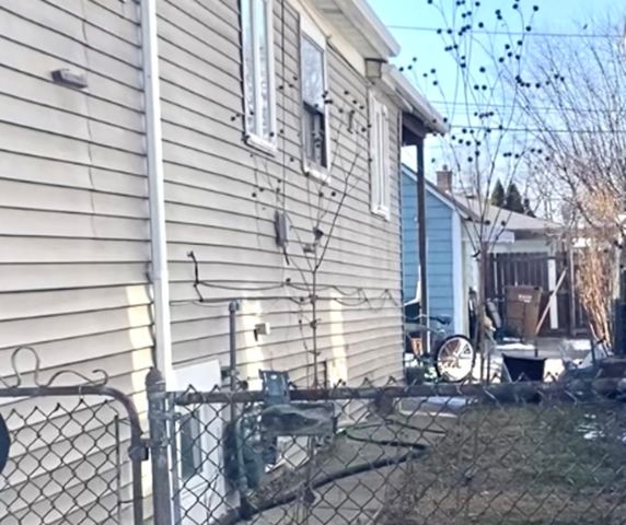 6062 S 74th Court, Summit, IL 60501