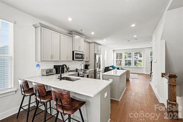 2305 Rozzelles Ferry Road, Charlotte, NC 28208