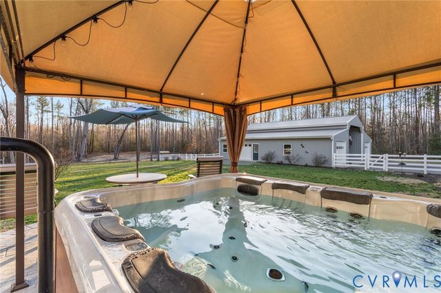 6231 Baileys Ridge Dr, New Kent, VA 23140