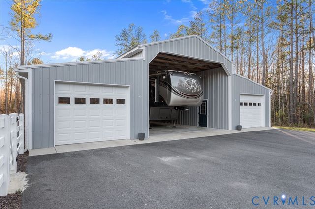 6231 Baileys Ridge Dr, New Kent, VA 23140