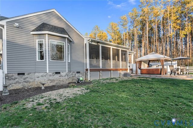 6231 Baileys Ridge Dr, New Kent, VA 23140