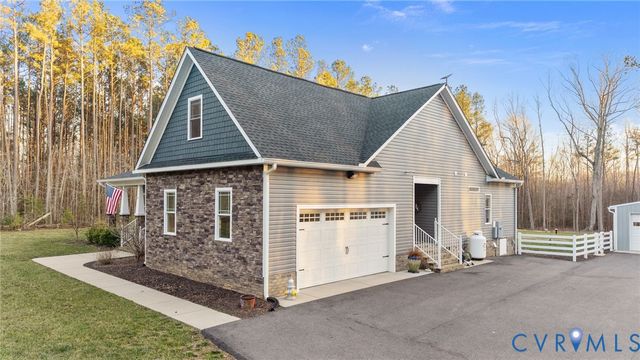 6231 Baileys Ridge Dr, New Kent, VA 23140