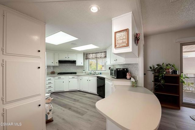 51 Saint Charles Court 51, Newbury Park, CA 91320