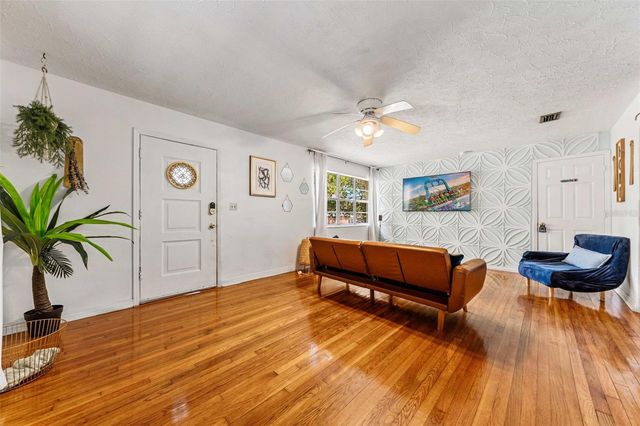 13 E MAGNOLIA STREET, Davenport, FL 33837