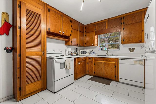 13 E MAGNOLIA STREET, Davenport, FL 33837