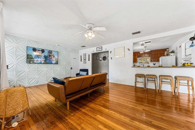 13 E MAGNOLIA STREET, Davenport, FL 33837