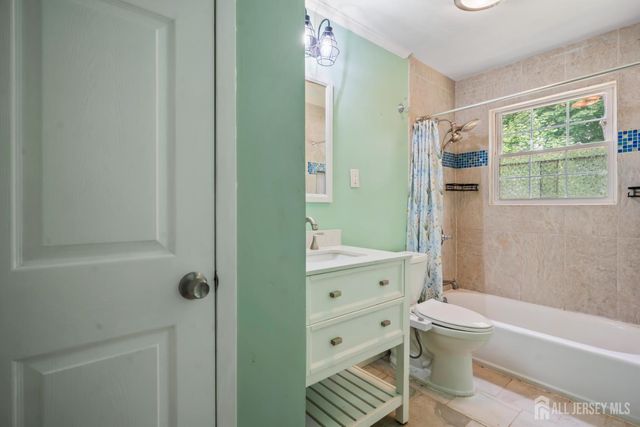 8 Alpine Court, East Brunswick, NJ 08816