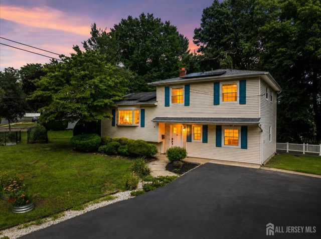 8 Alpine Court, East Brunswick, NJ 08816